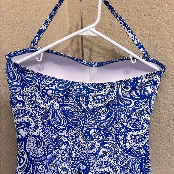 Liz Claiborne Women’s Swimsuit top. - Picture 3 of 6